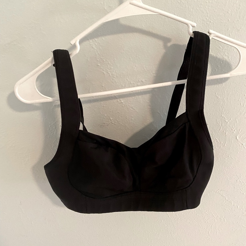 Lululemon black sports bra